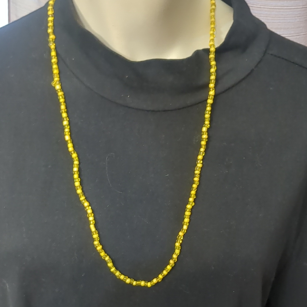Gold Beaded Women's Necklace - Unbranded